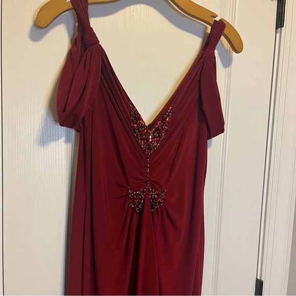 Red Caché dress with beading size 8 - Picture 6 of 8
